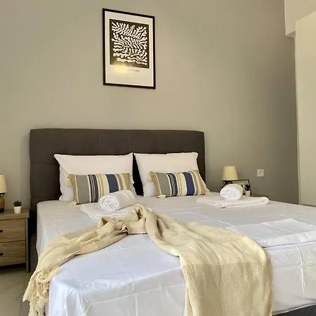 Cozy In Town, Close To The Sea - El Greco No 11 *