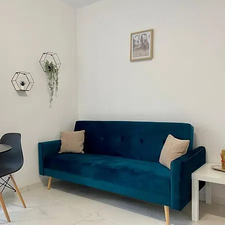 Cozy In Town, Close To The Sea - No 11