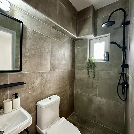 Cozy In Town, Close To The Sea - No 11 *