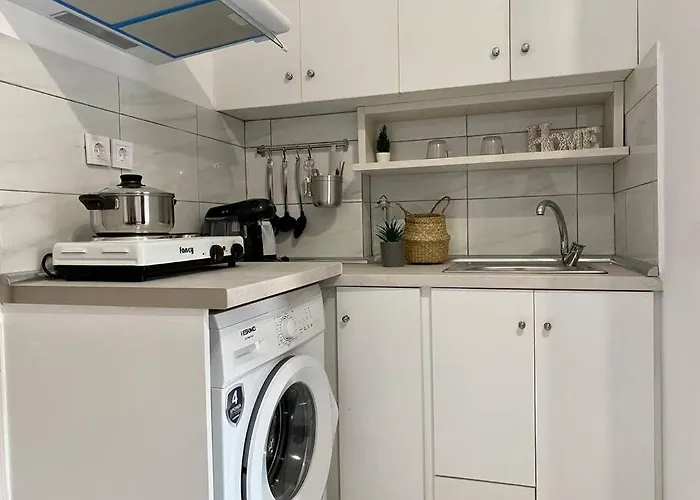 Cozy In Town, Close To The Sea - No 11 *