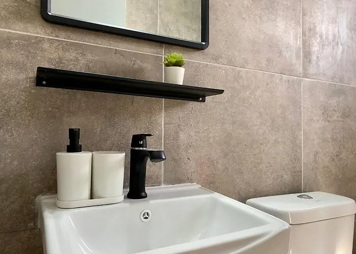 Cozy In Town, Close To The Sea - No 11 * コス・タウン