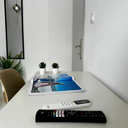 Cozy In Town, Close To The Sea - No 11 아파트 코스 타운